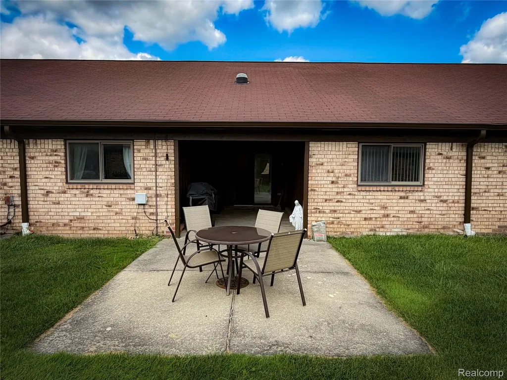 20342 Pine Meadow Drive Clinton Charter Township MI 48036
