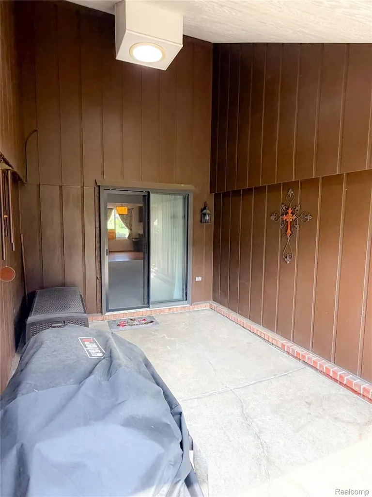 20342 Pine Meadow Drive Clinton Charter Township MI 48036