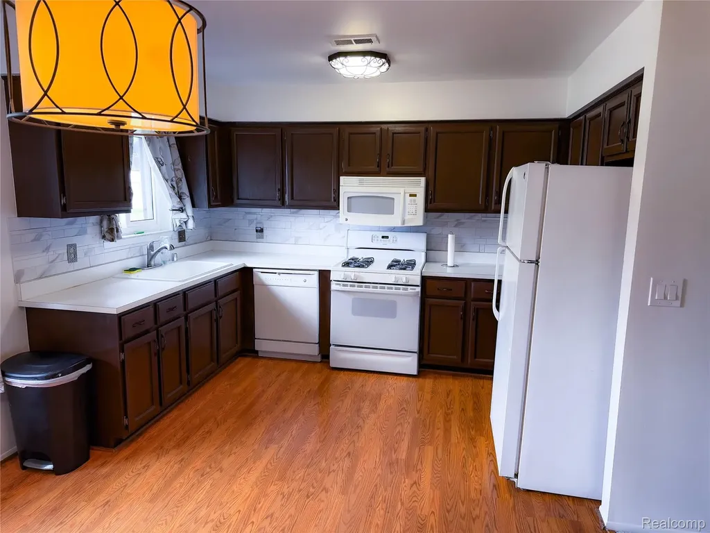 20342 Pine Meadow Drive Clinton Charter Township MI 48036