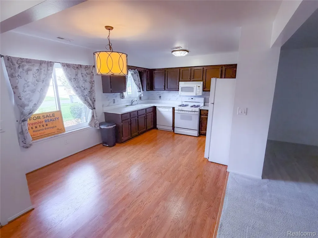 20342 Pine Meadow Drive Clinton Charter Township MI 48036