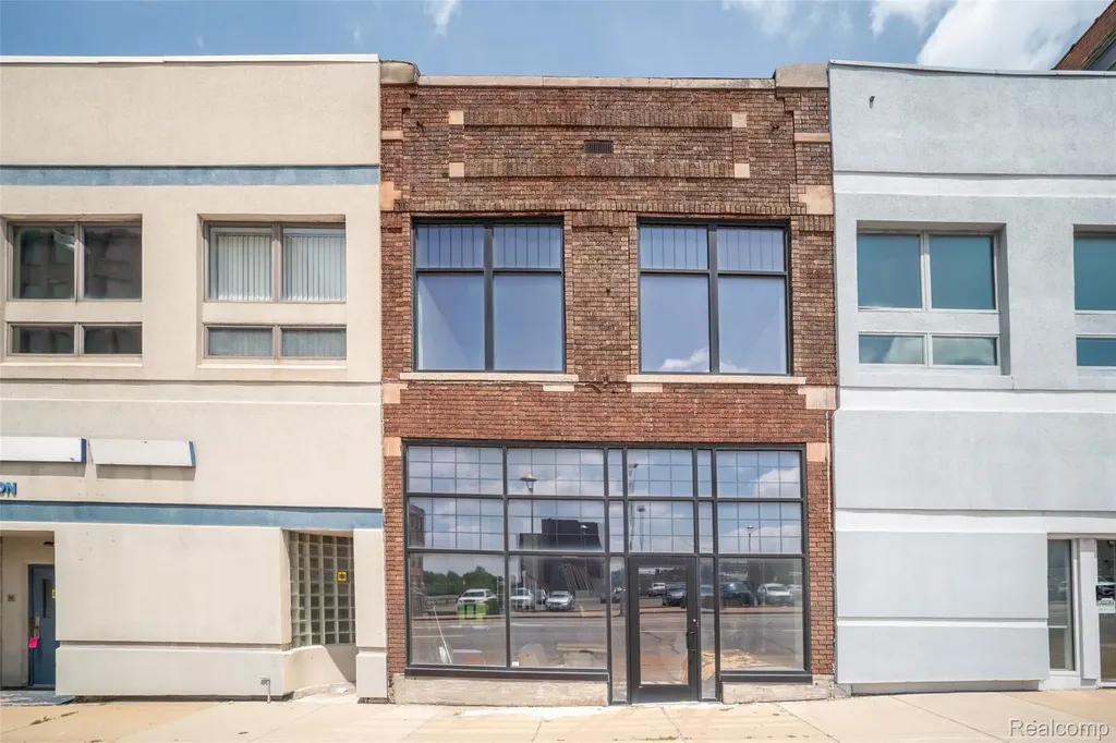24 W Huron Street Pontiac City MI 48342