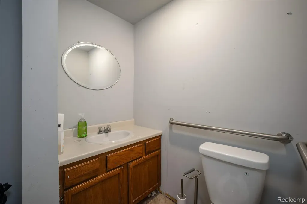 24 W Huron Street Pontiac City MI 48342