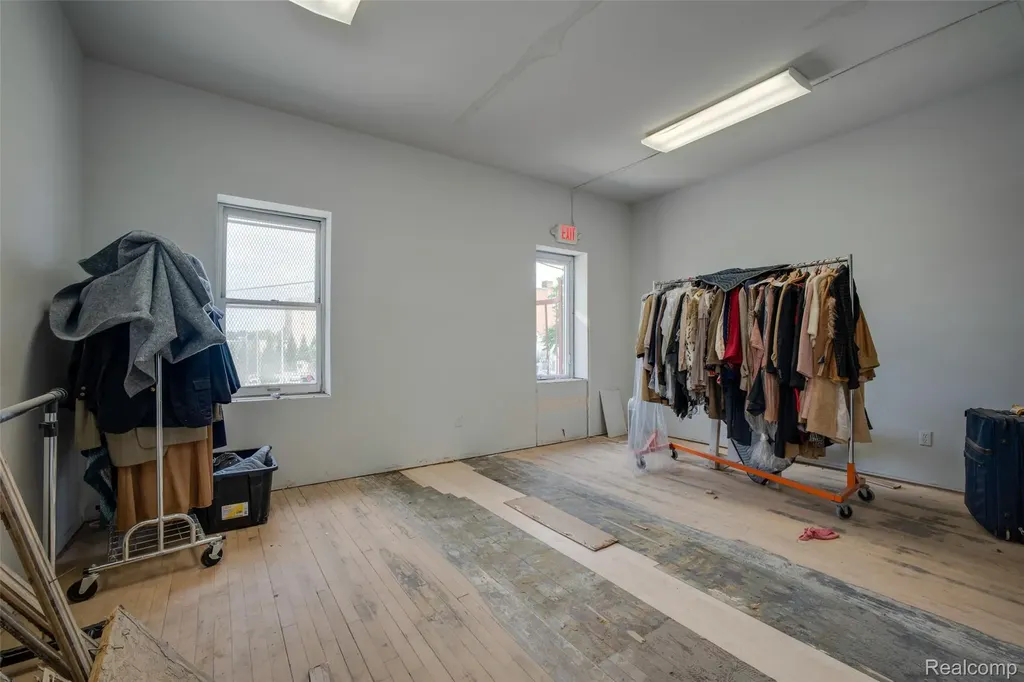 24 W Huron Street Pontiac City MI 48342