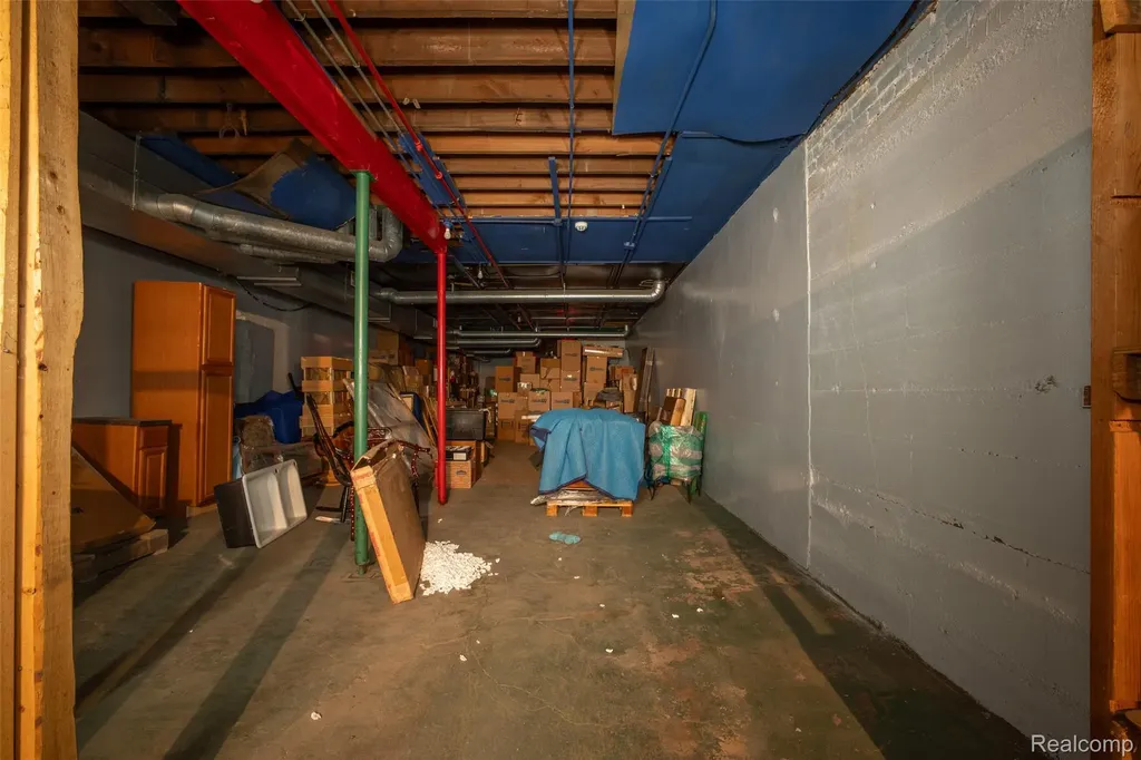 24 W Huron Street Pontiac City MI 48342