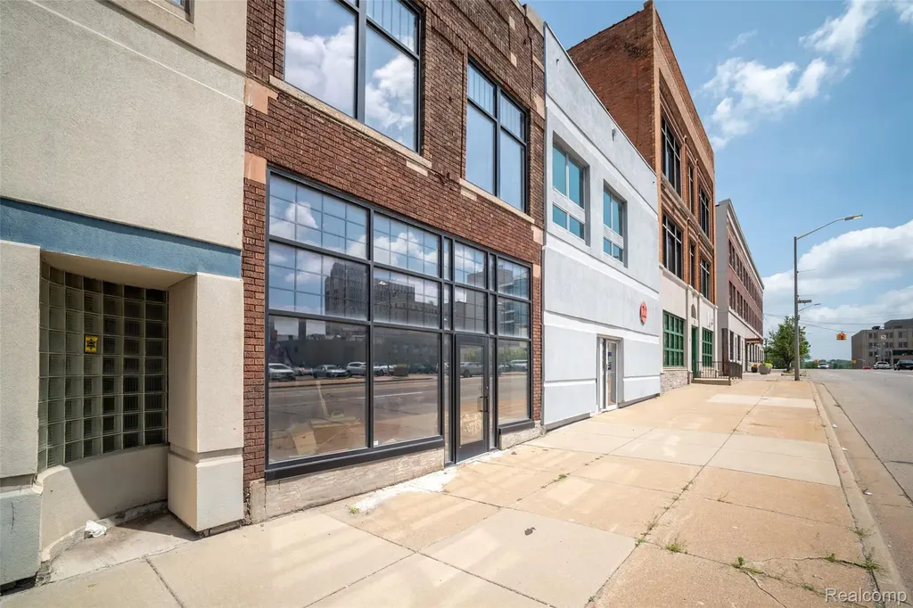 24 W Huron Street Pontiac City MI 48342