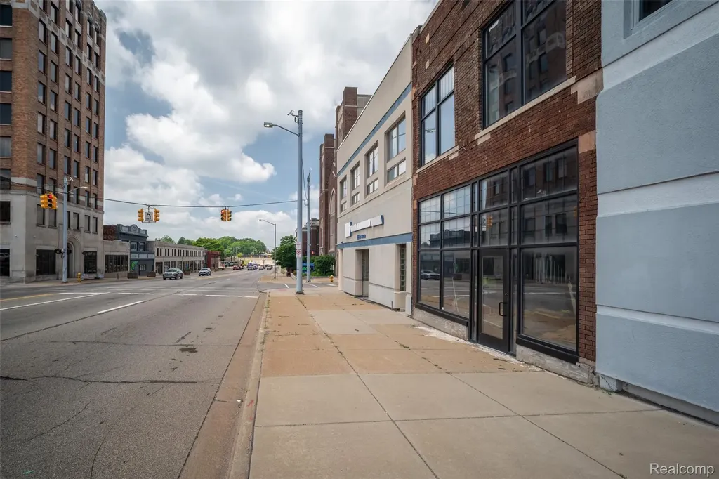 24 W Huron Street Pontiac City MI 48342