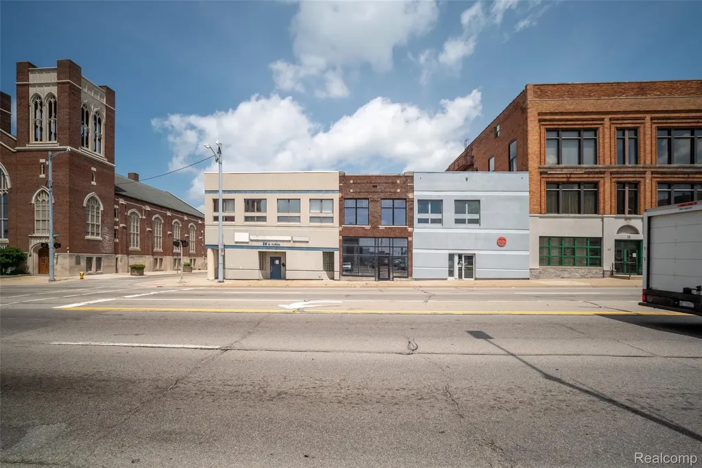 24 W Huron Street Pontiac City MI 48342