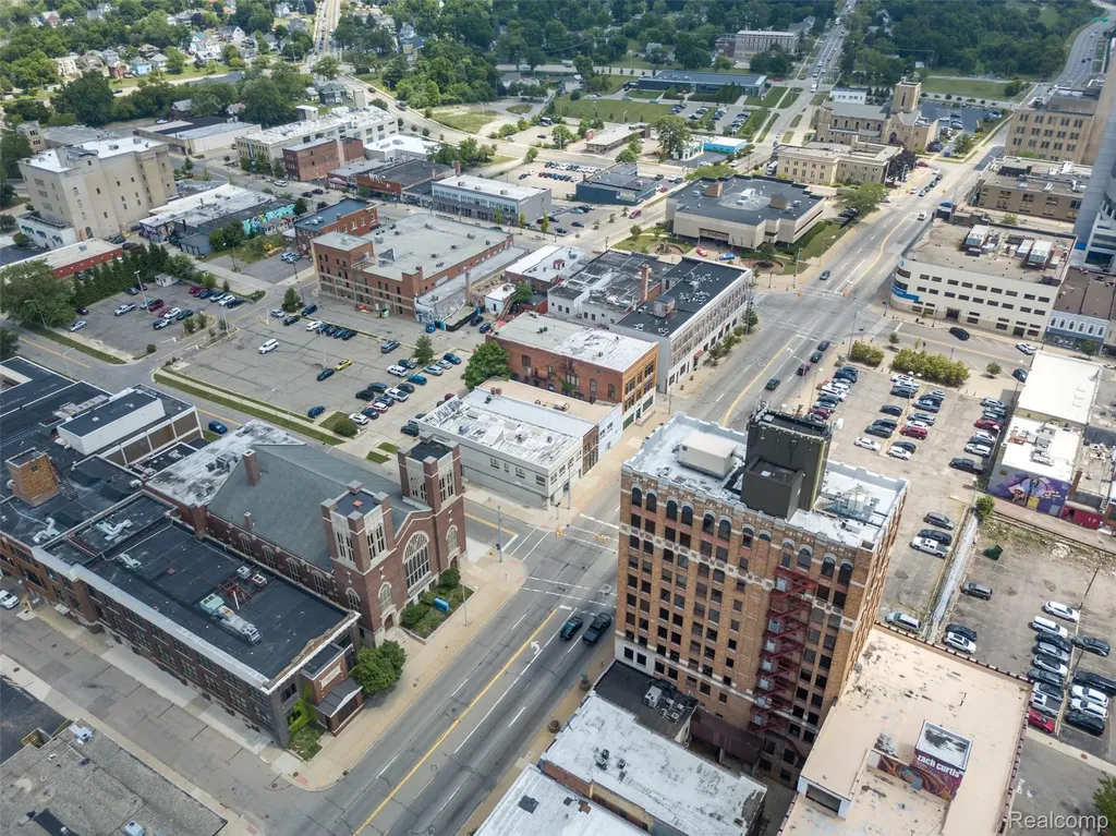 24 W Huron Street Pontiac City MI 48342