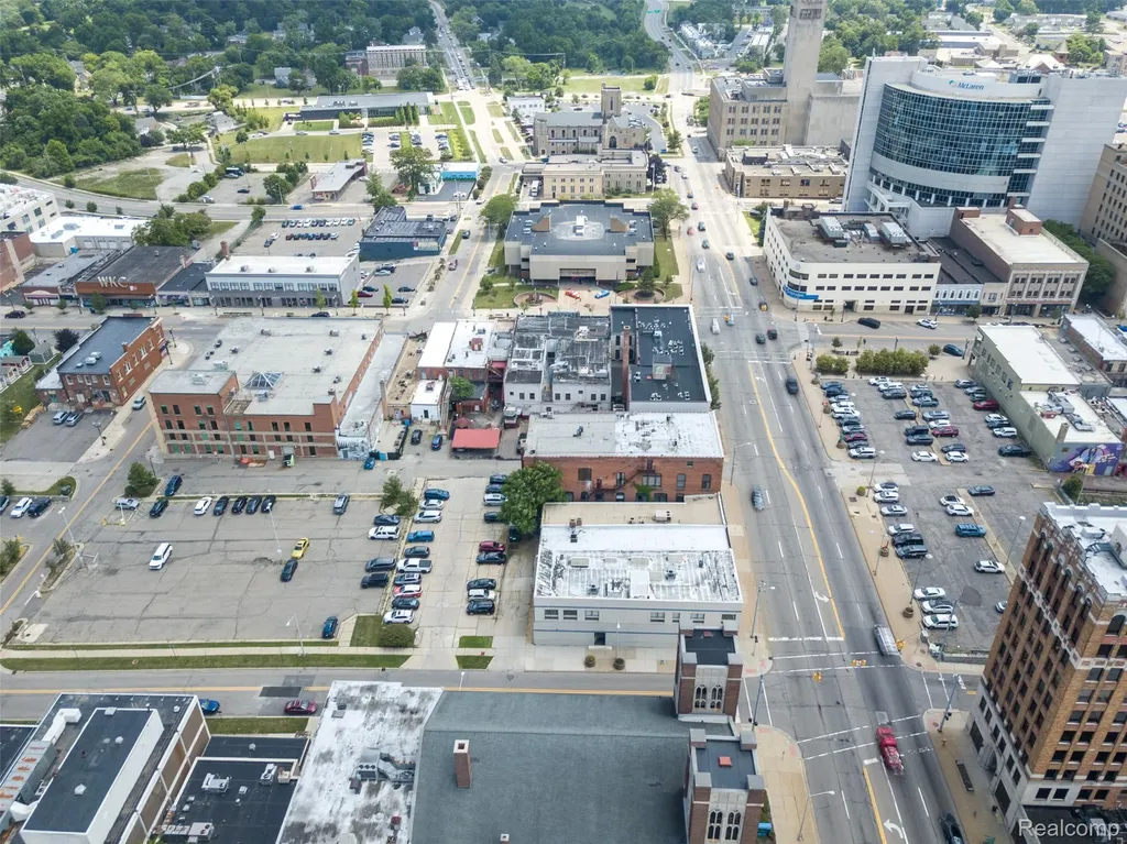 24 W Huron Street Pontiac City MI 48342