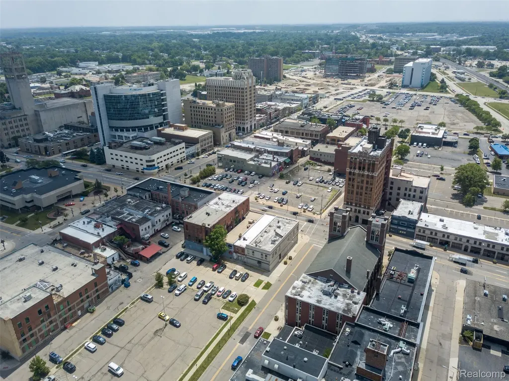 24 W Huron Street Pontiac City MI 48342