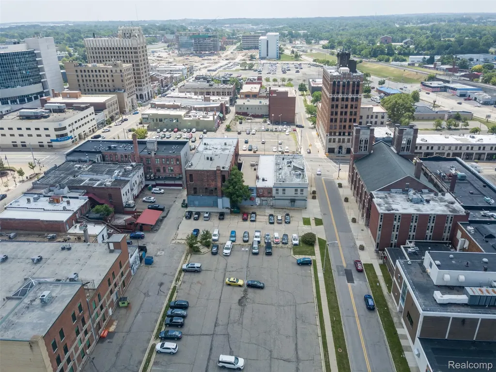 24 W Huron Street Pontiac City MI 48342