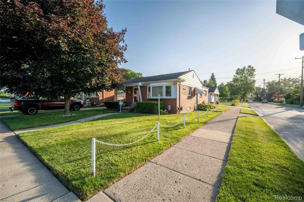 4402 Vassar Street Dearborn Heights City MI 48125