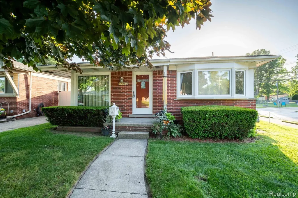 4402 Vassar Street Dearborn Heights City MI 48125