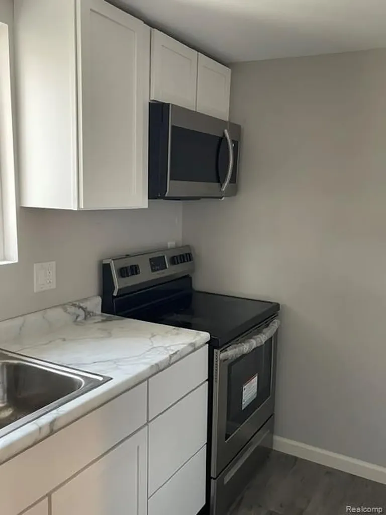 29311 Rockcastle Street Farmington Hills City MI 48336
