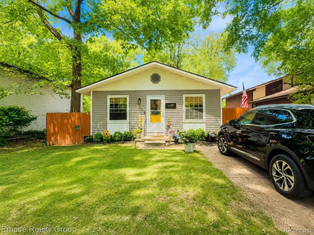 2716 Sinclair Avenue Waterford Charter Township MI 48328