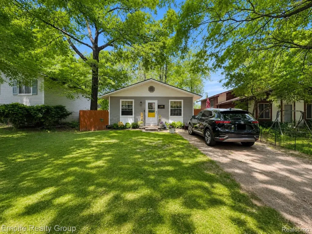2716 Sinclair Avenue Waterford Charter Township MI 48328