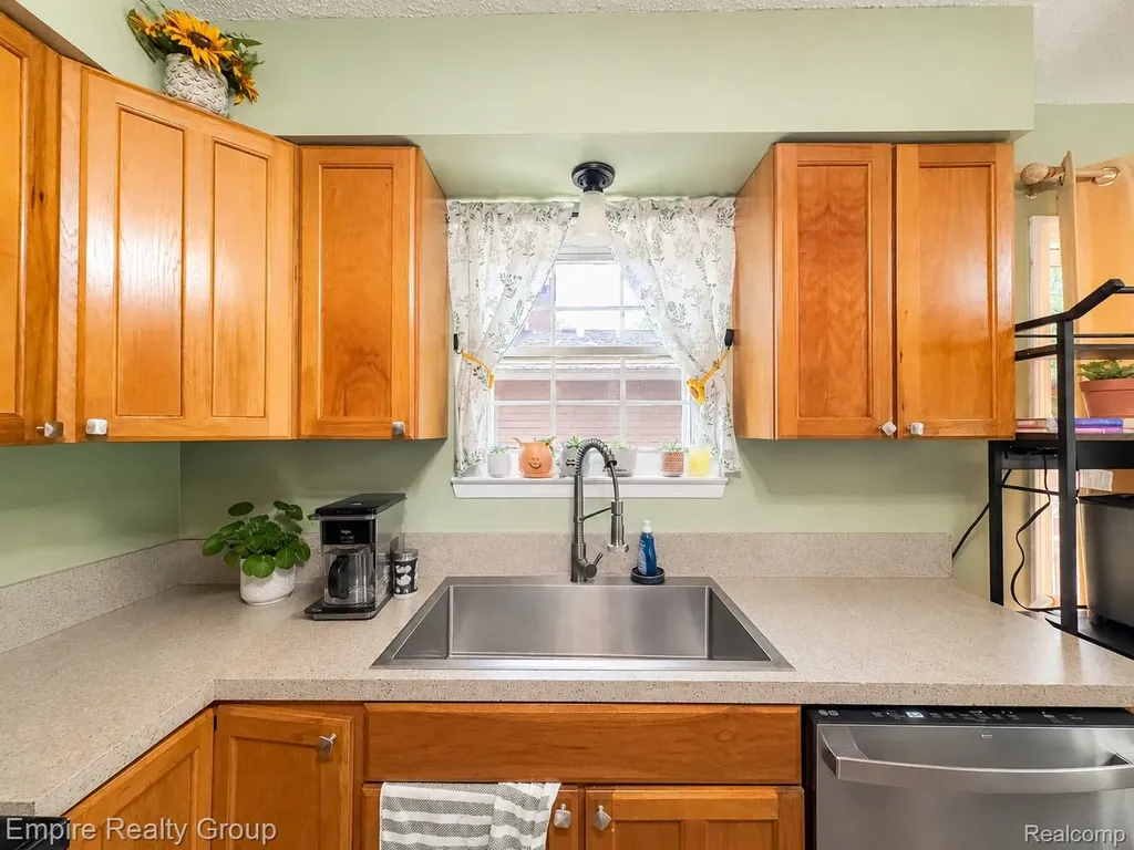 2716 Sinclair Avenue Waterford Charter Township MI 48328