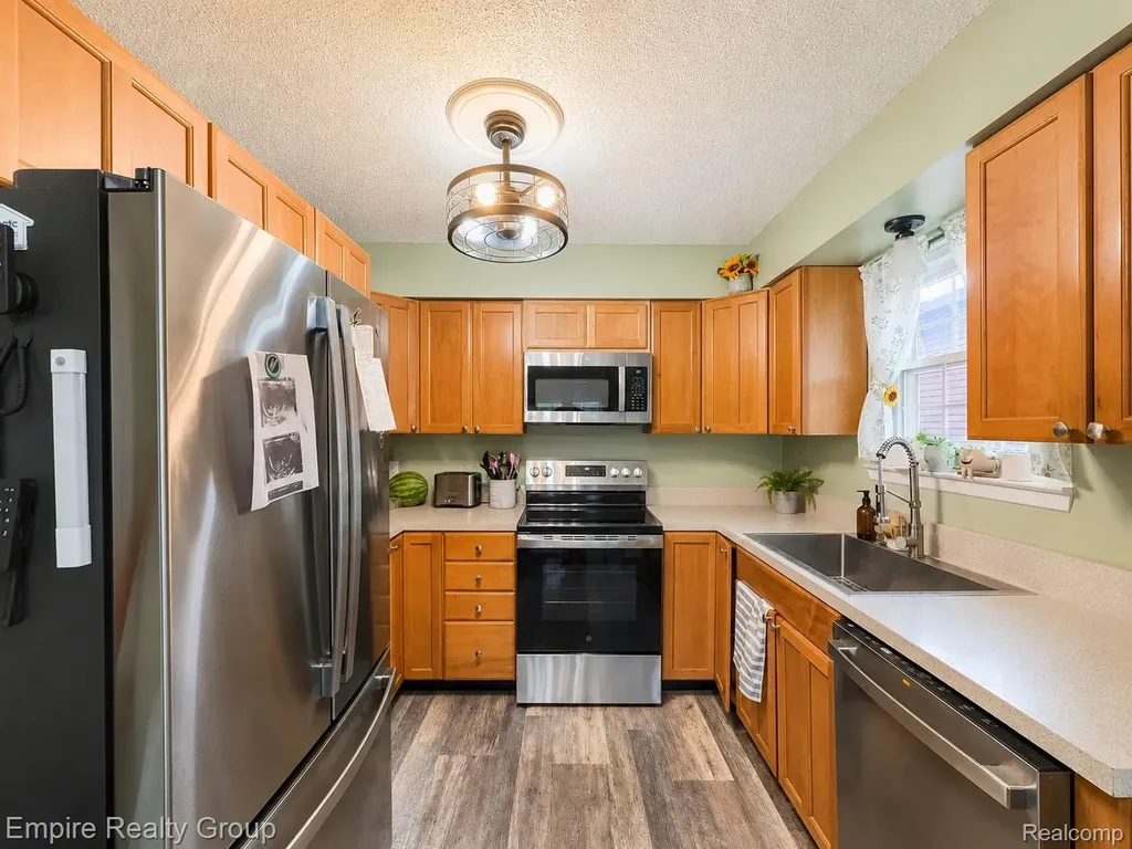 2716 Sinclair Avenue Waterford Charter Township MI 48328