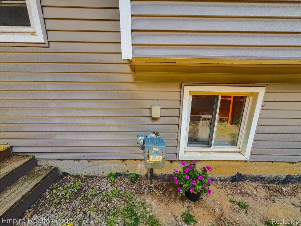 2716 Sinclair Avenue Waterford Charter Township MI 48328