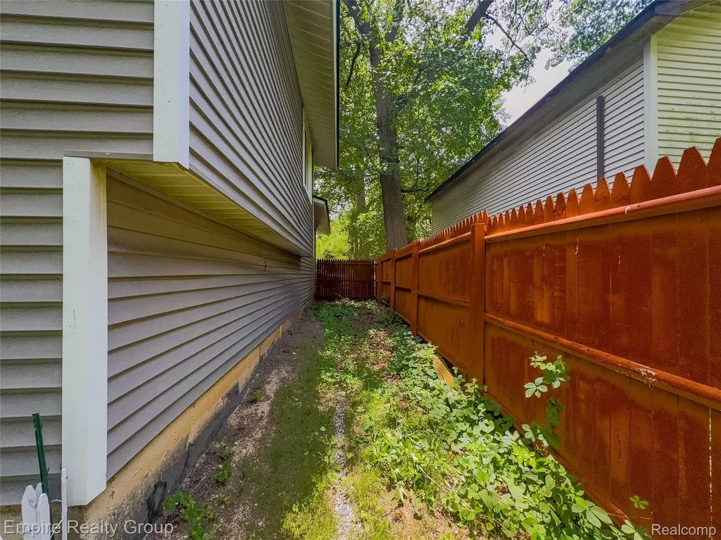 2716 Sinclair Avenue Waterford Charter Township MI 48328