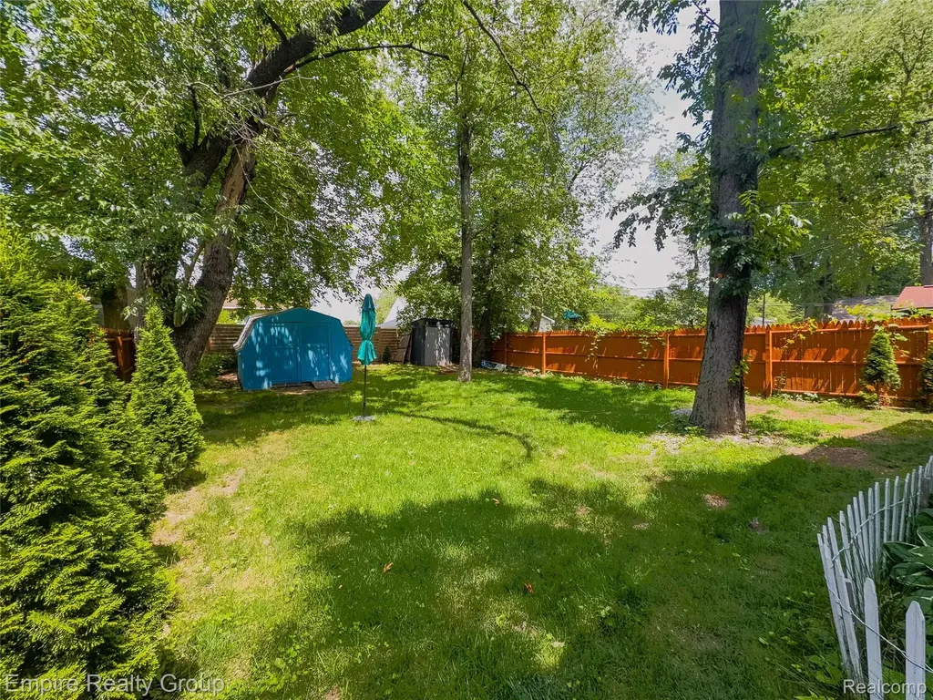 2716 Sinclair Avenue Waterford Charter Township MI 48328