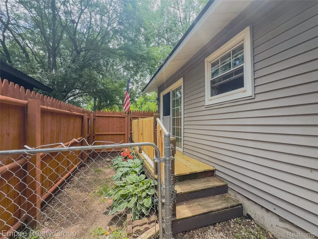 2716 Sinclair Avenue Waterford Charter Township MI 48328