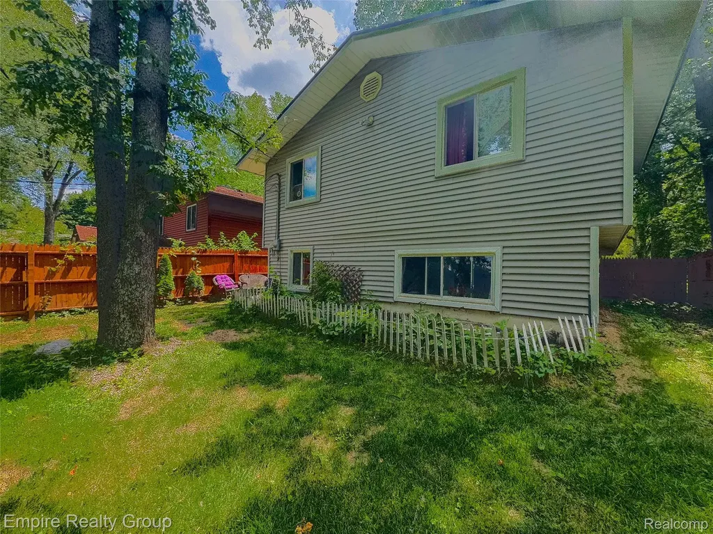 2716 Sinclair Avenue Waterford Charter Township MI 48328