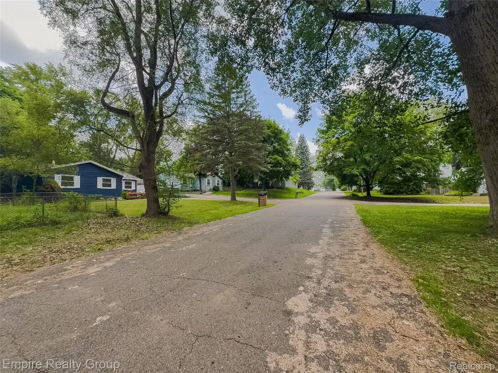 2716 Sinclair Avenue Waterford Charter Township MI 48328