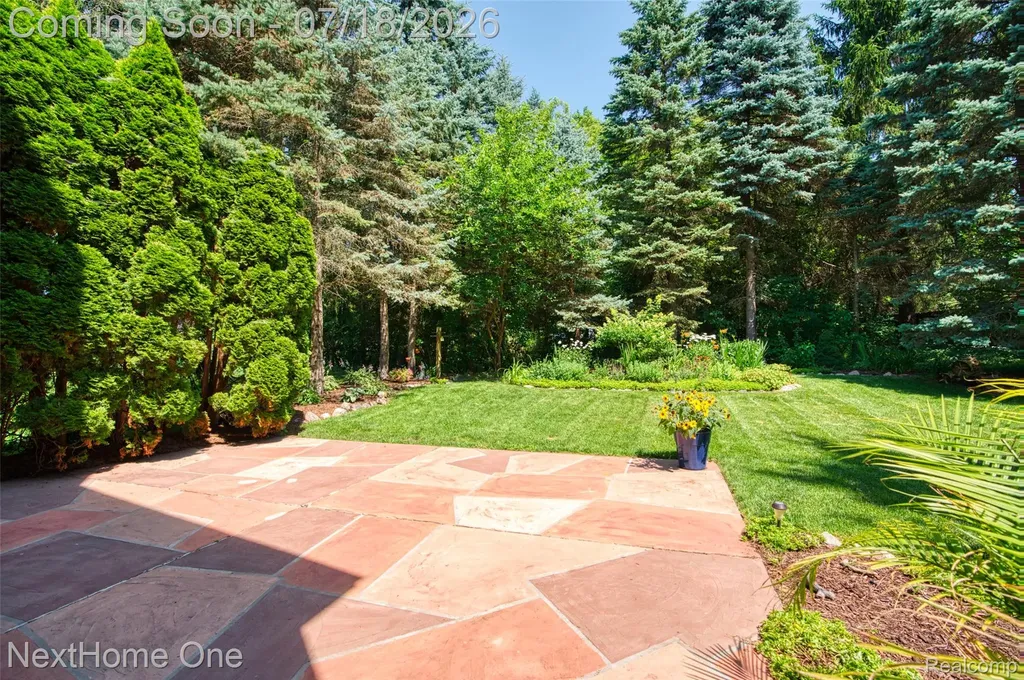 6496 Lake Meadow Drive Waterford Charter Township MI 48327