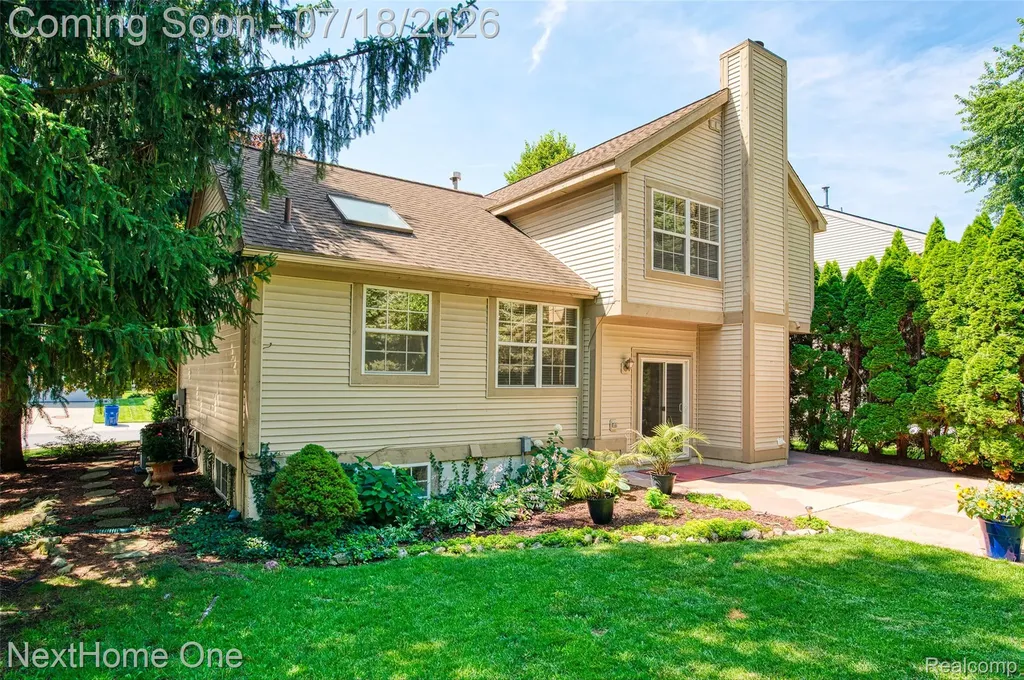 6496 Lake Meadow Drive Waterford Charter Township MI 48327