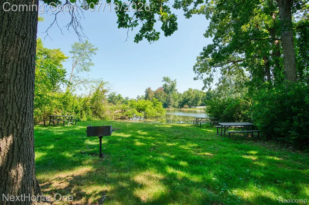 6496 Lake Meadow Drive Waterford Charter Township MI 48327