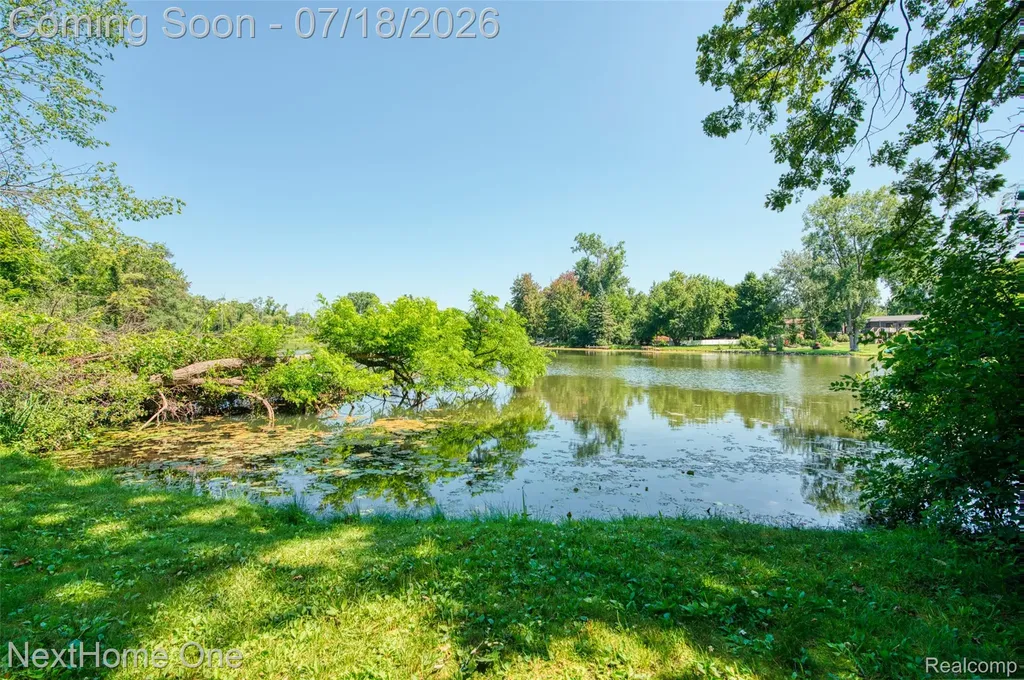 6496 Lake Meadow Drive Waterford Charter Township MI 48327