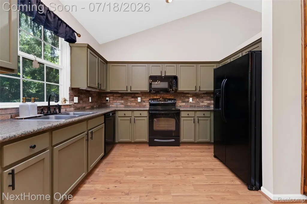 6496 Lake Meadow Drive Waterford Charter Township MI 48327