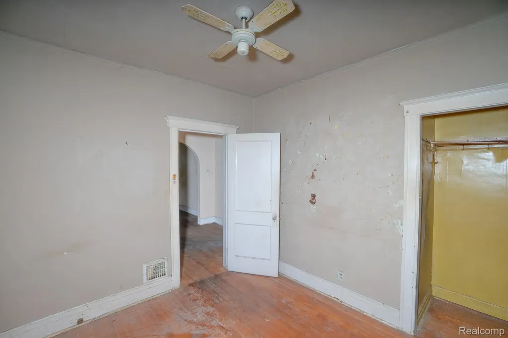 5672 Saint Clair Street Detroit City MI 48213