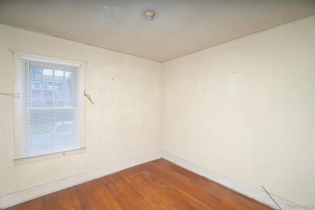 5672 Saint Clair Street Detroit City MI 48213