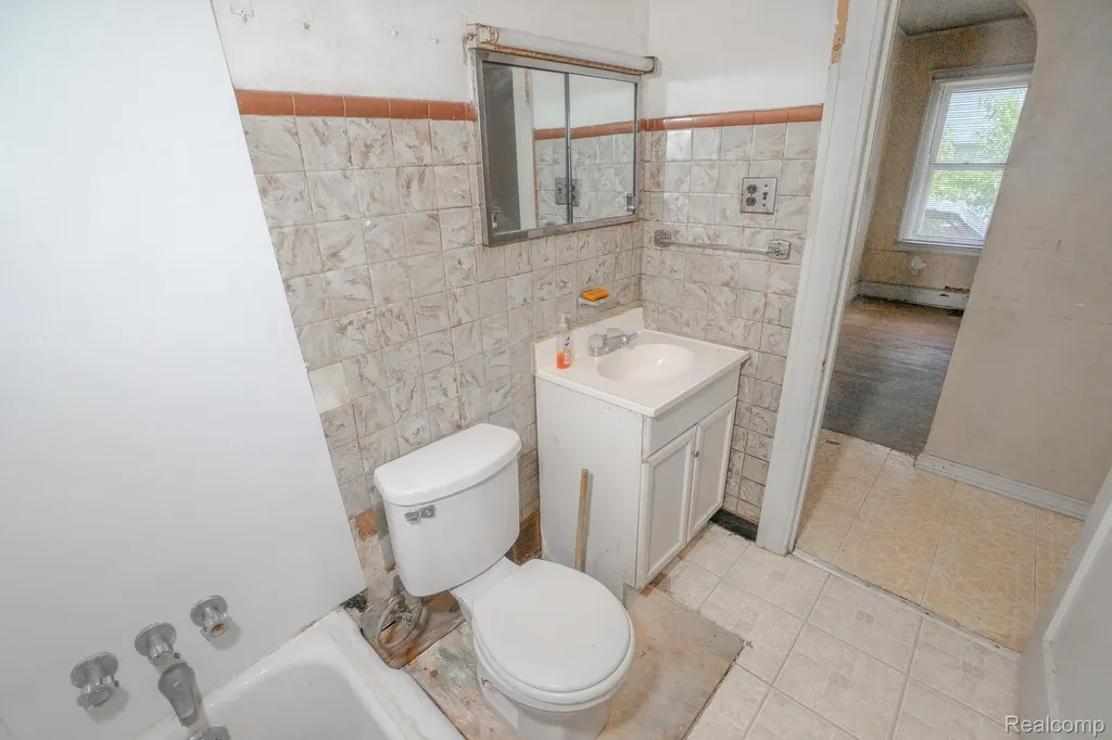 5672 Saint Clair Street Detroit City MI 48213