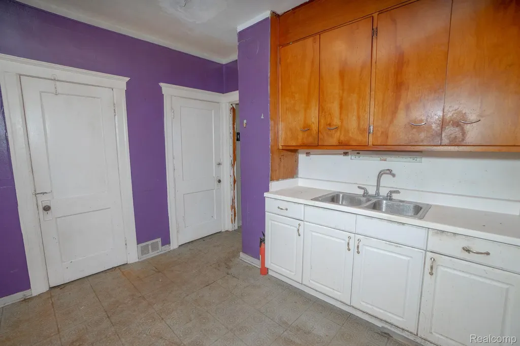 5672 Saint Clair Street Detroit City MI 48213