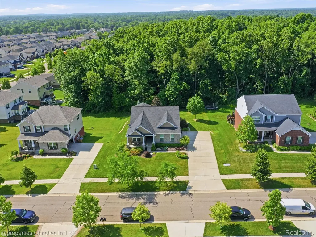 30243 Macintosh Lane Lyon Charter Township MI 48165