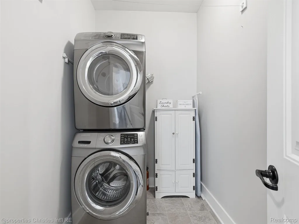 30243 Macintosh Lane Lyon Charter Township MI 48165