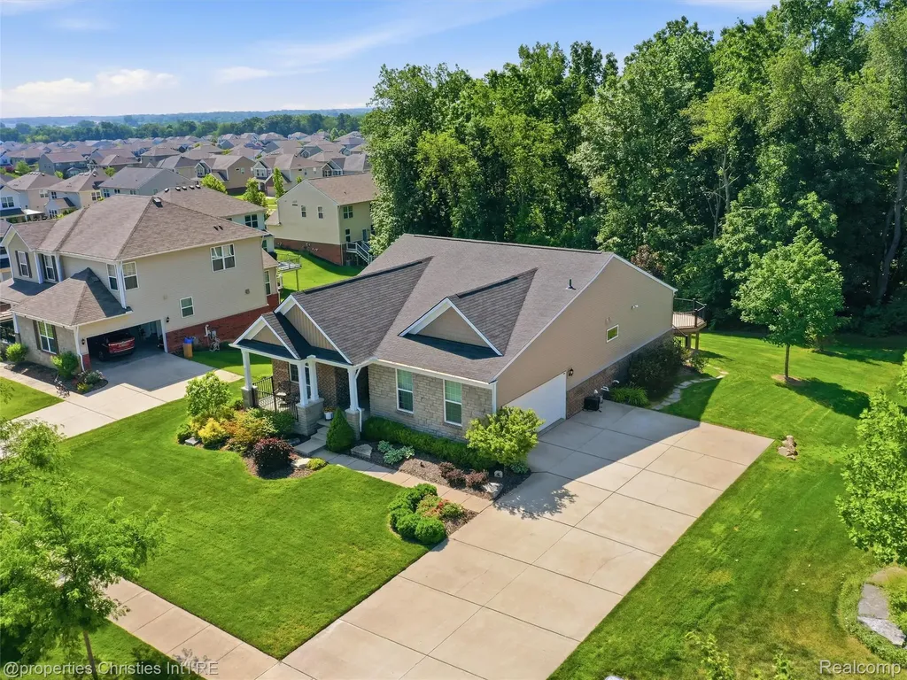 30243 Macintosh Lane Lyon Charter Township MI 48165