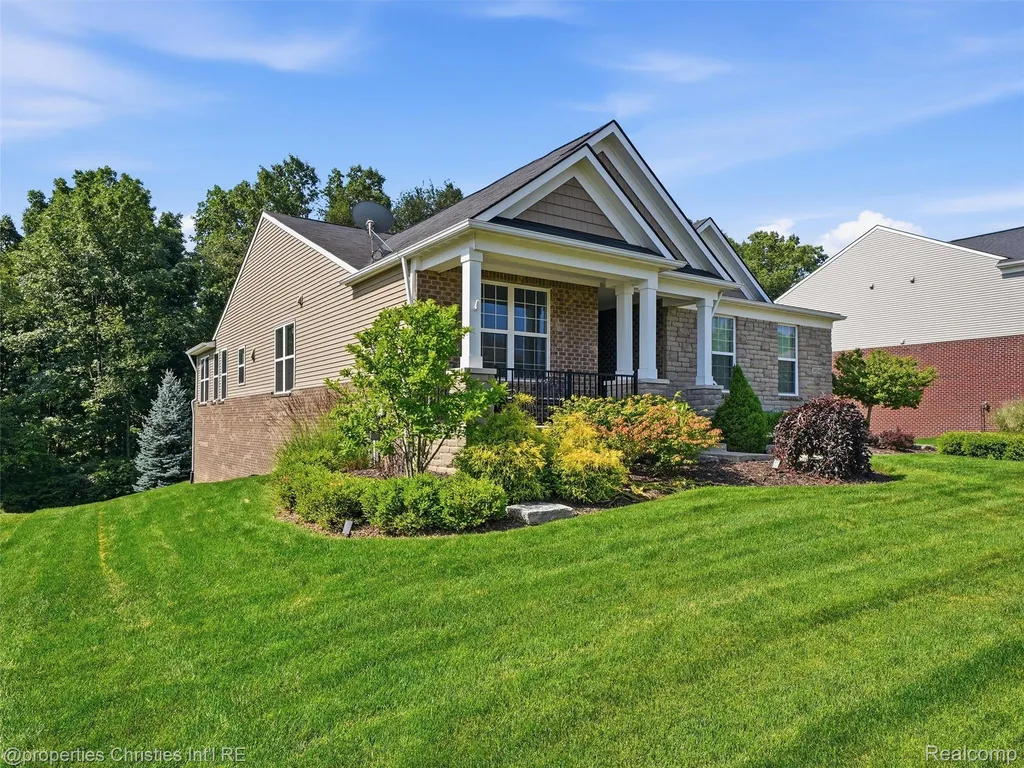 30243 Macintosh Lane Lyon Charter Township MI 48165