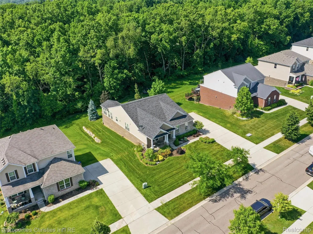 30243 Macintosh Lane Lyon Charter Township MI 48165