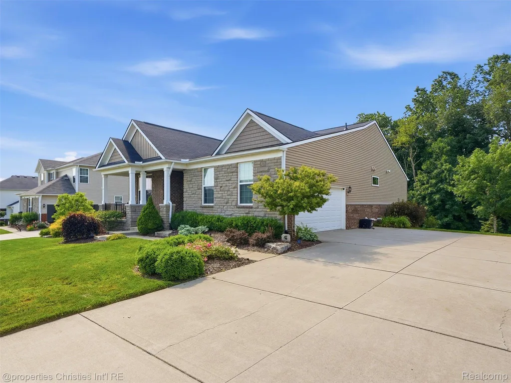 30243 Macintosh Lane Lyon Charter Township MI 48165