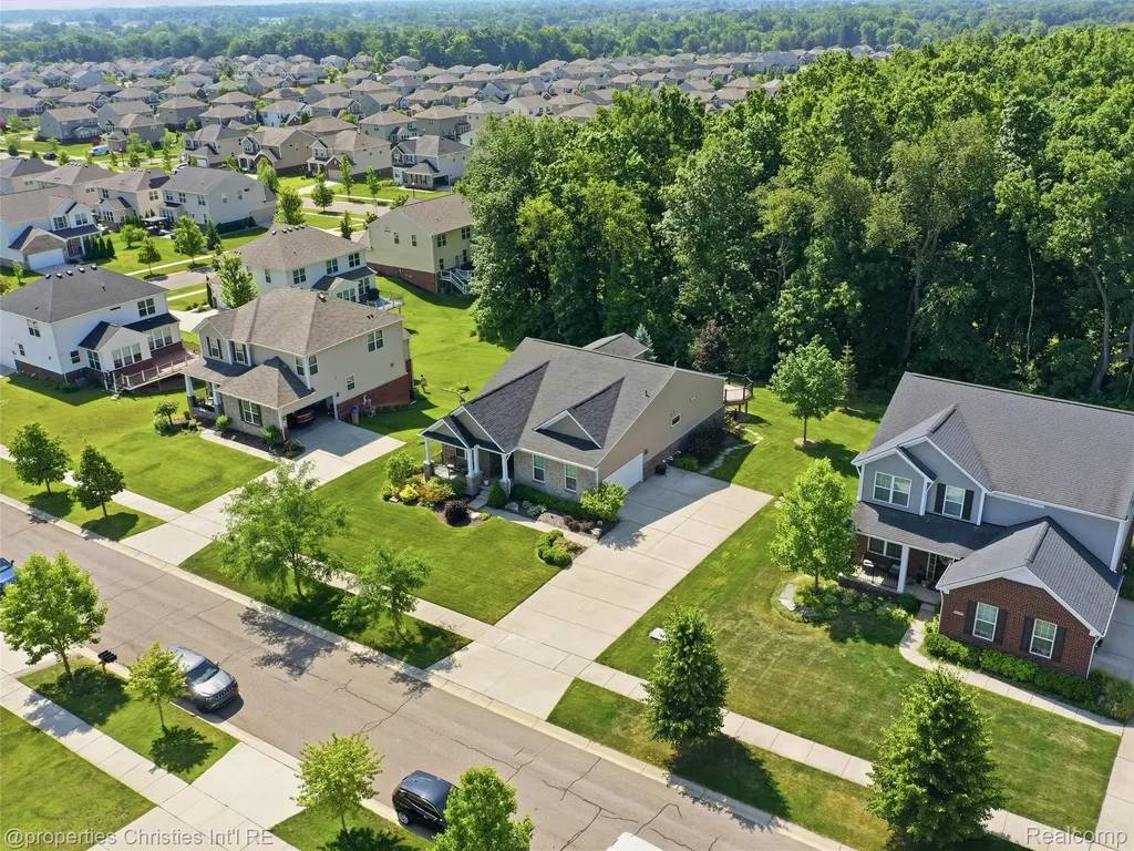 30243 Macintosh Lane Lyon Charter Township MI 48165