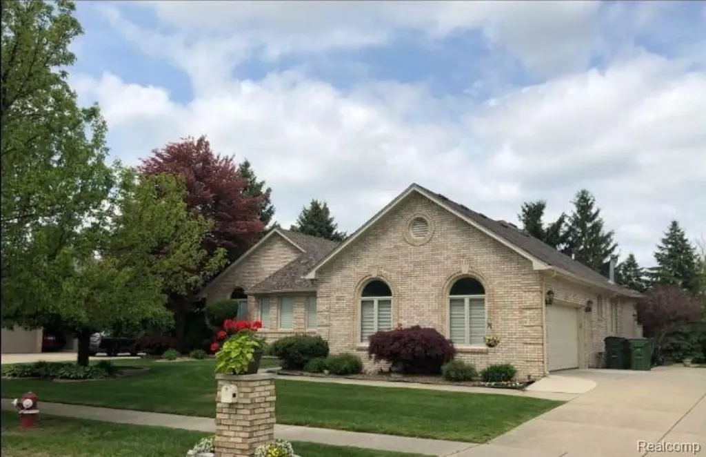 48428 Estera Drive Shelby Charter Township MI 48315