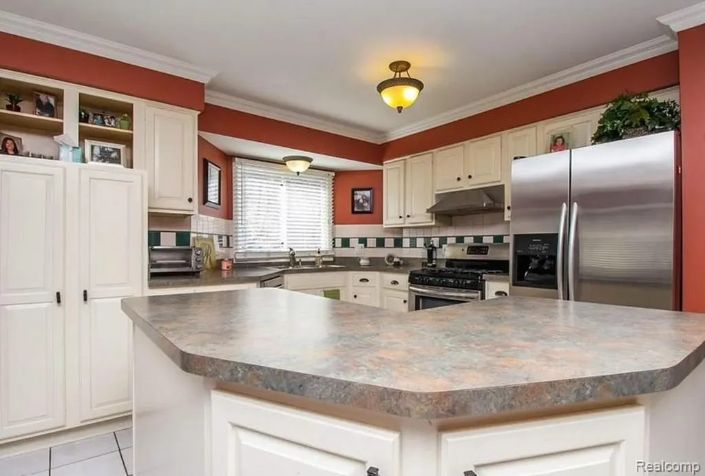 48428 Estera Drive Shelby Charter Township MI 48315