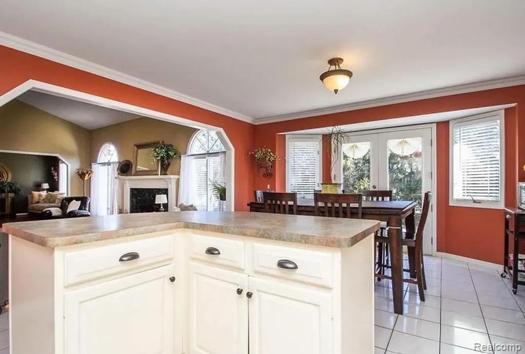 48428 Estera Drive Shelby Charter Township MI 48315