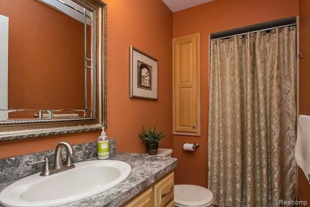 48428 Estera Drive Shelby Charter Township MI 48315
