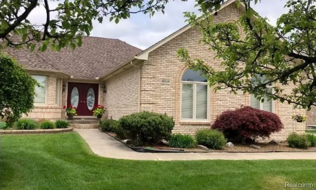 48428 Estera Drive Shelby Charter Township MI 48315
