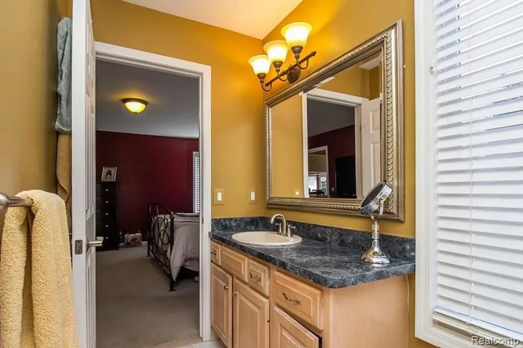 48428 Estera Drive Shelby Charter Township MI 48315